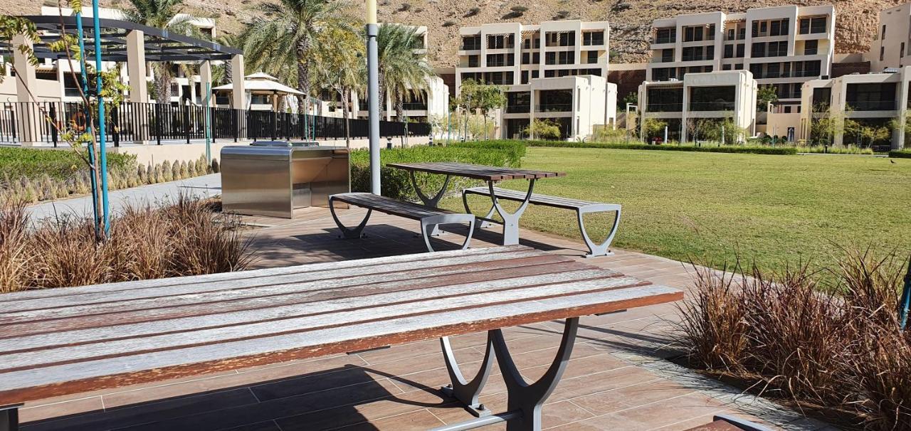 One 2Bhk Elegant Apartment In Muscat Bay 03 Bagian luar foto
